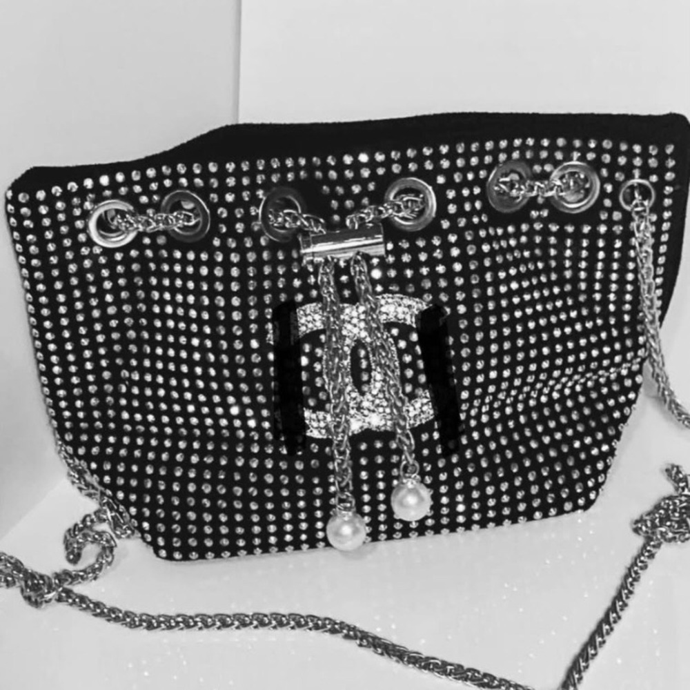 Crystal-Embellished Black Chain Shoulder Bag with Pearl Tassels